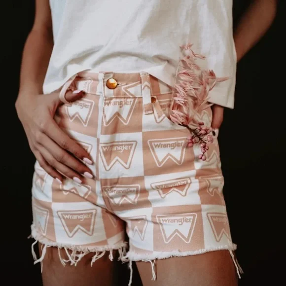 Wrangler Vintage Peach Shorts NWT - Picture 2 of 11